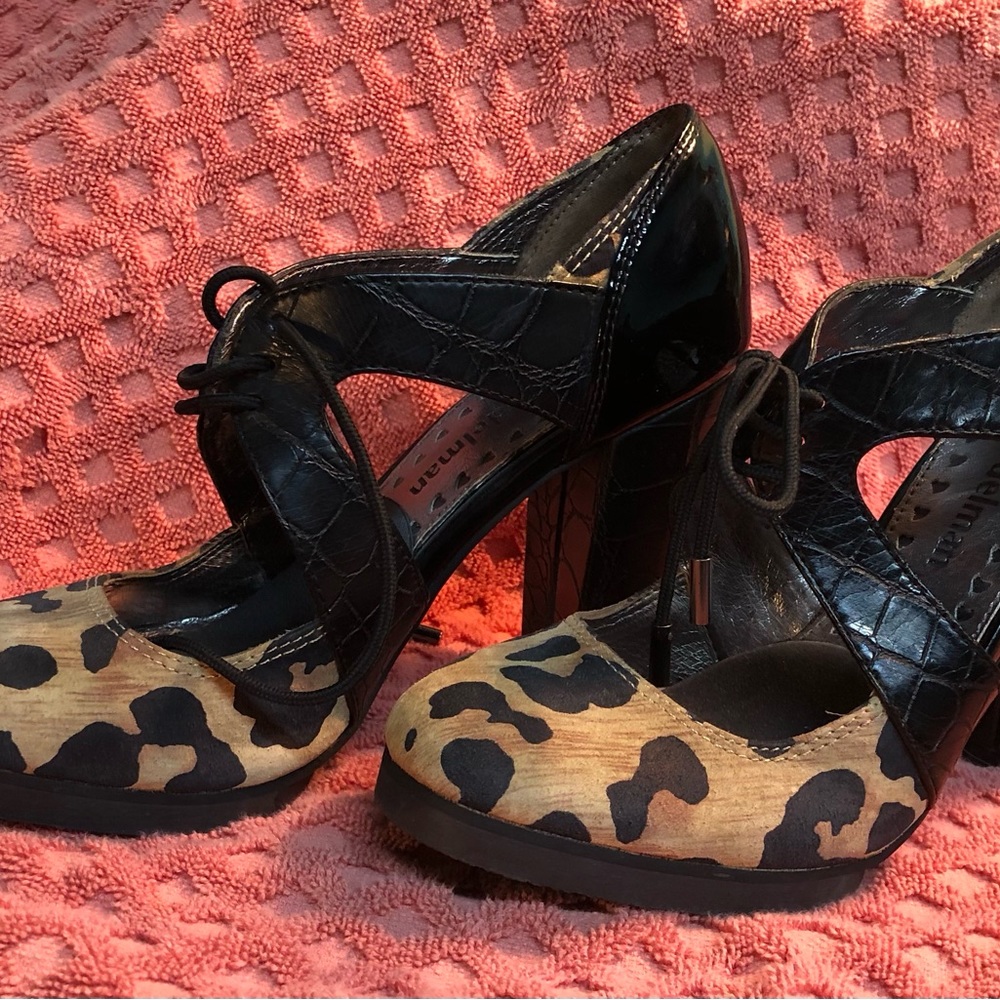 Shoe - Picture 4 of 4